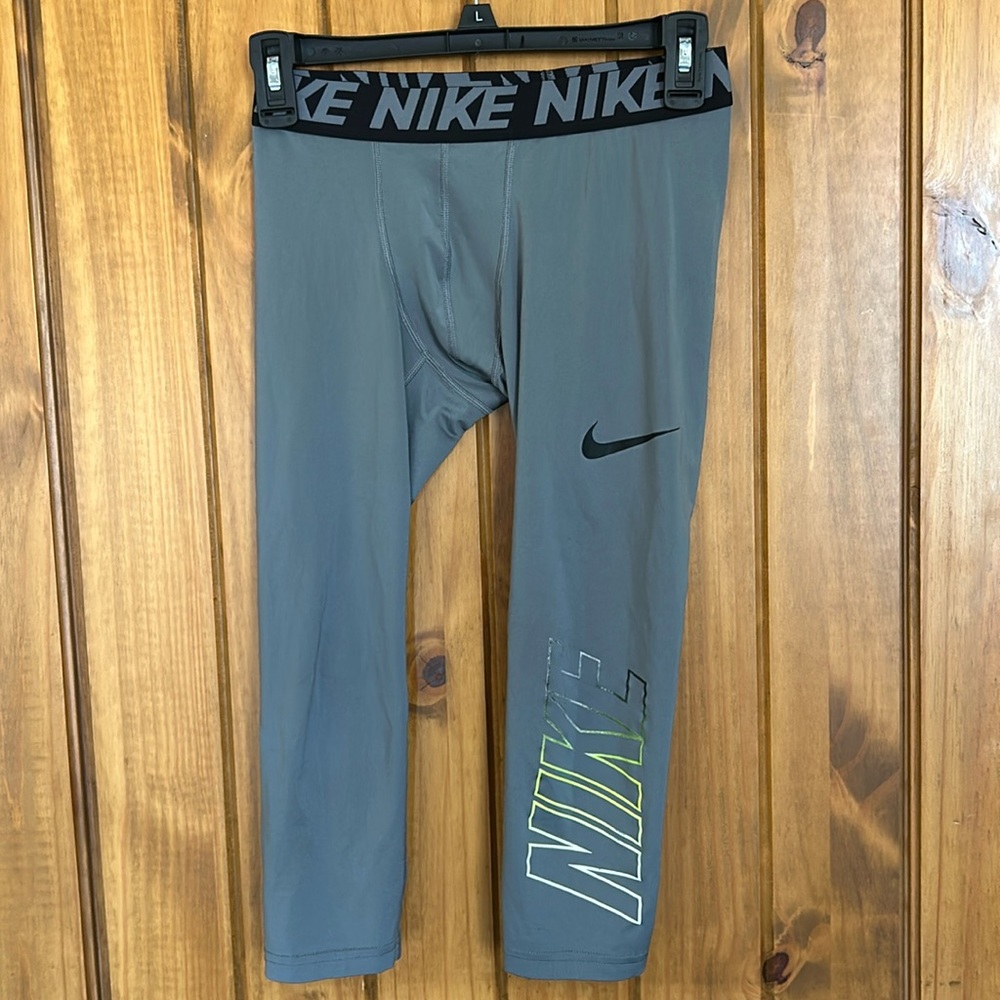 Fitted Nike 3/4 sport compression pants/ base layer